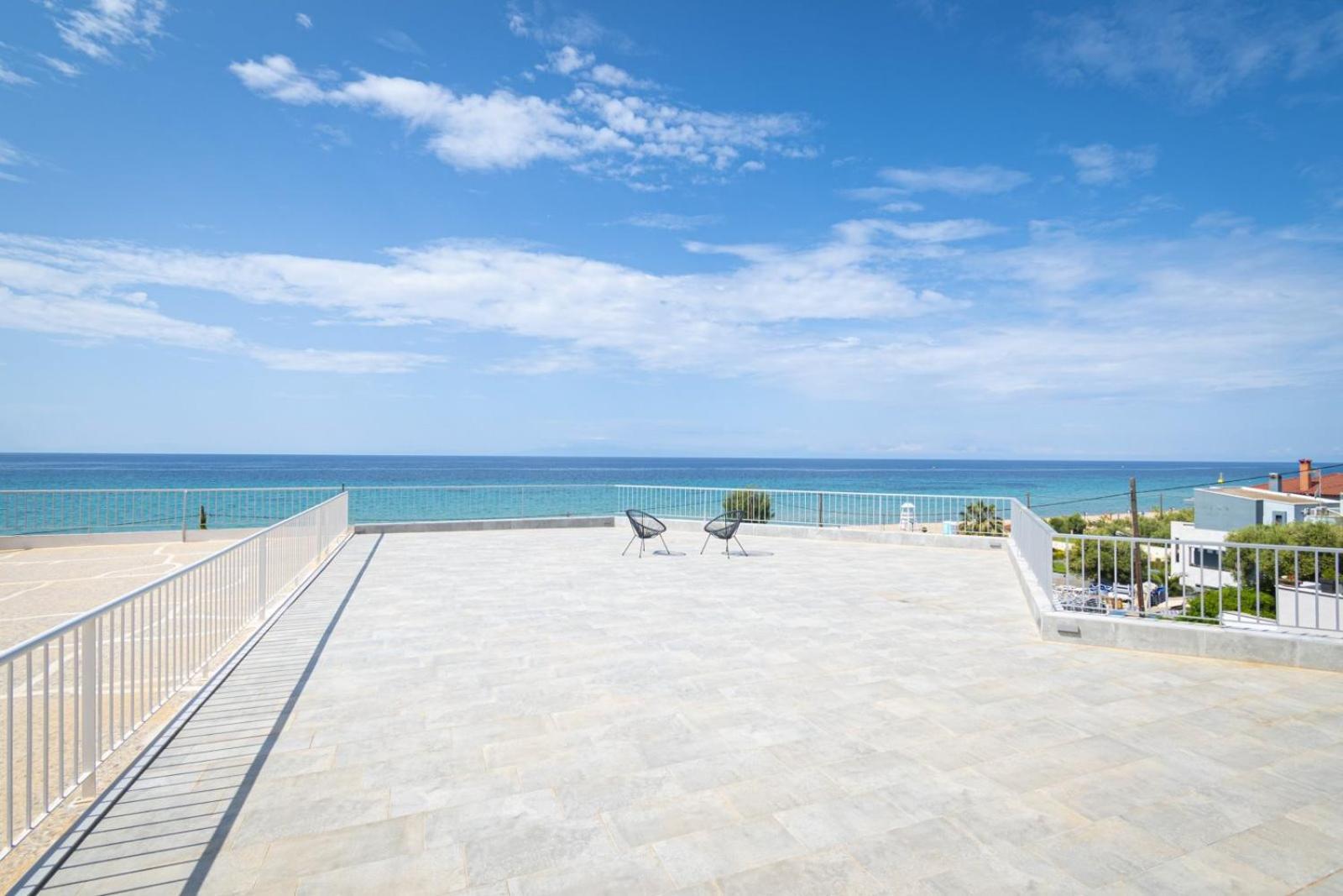 Althea Suites By Rentalspro Services - Nea Moudania Halkidiki Exterior photo